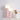Roze tafellamp met twee ronde lampen, modern design, decoratieve verlichting, woonkameraccessoire.
