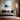 Grijze stoffen bank met kussens, vloerkleed en staande lamp in moderne woonkamer.