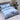 Lichtblauw dekbedovertrek met pauwenprint, bloemenmotief, luxe slaapkamer, kingsize bed.