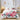 Wit dekbedovertrek met roze bloemenprint, katoenen materiaal, tweepersoonsbed, slaapkamerdecor.
