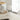 Witte Birillo tafellamp op tafel, modern design, glazen bol, interieurdecoratie.
