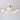 Moderne plafondlamp met vijf witte glazen bollen en gouden armatuur, eigentijds design.