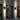 Moderne zwarte wandlampen op gevel, LED-verlichting, buitenverlichting, architectonisch design.