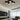 Zwarte Chio wandlamp in moderne woonkamer, plafondverlichting, eigentijds design.