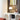 Chromen tafellamp met halve bol, modern design, op witte tafel, interieurdecoratie.