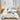 Bed met abstract dekbedovertrek, wit en grijs, modern design, slaapkamerinterieur, tweepersoonsbed.