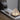 Piramide tafellamp, modern design, transparant glas, sfeerverlichting, minimalistisch interieur.