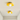 Twee moderne plafondlampen geel, minimalistisch design, LED-verlichting, interieurdecoratie.