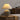 Geribbelde keramische tafellamp met linnen kap, beige, moderne woondecoratie.