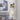 Gouden wandlamp met glazen bol, moderne slaapkamerverlichting, decoratief en stijlvol design.