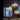 Drie moderne glazen hanglampen, goudkleurig, sfeerverlichting, woonkamer, industrieel design.