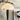Witte tafellamp met houten voet, moderne designlamp, interieurdecoratie, Scandinavische stijl.
