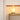 Kerstboom tafellamp, wit glas, warm licht, moderne decoratie, sfeerverlichting, interieur.
