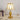 Klassieke messing vloerlamp met glazen kap, elegante tafeldecoratie, vintage stijl.