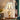 Klassieke messing vloerlamp met witte kap, vintage interieurdecoratie, elegante verlichting.