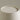 Beige stoffen tafellampenkap, minimalistisch design, moderne interieurverlichting.