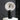 Zwarte en witte tafellamp, modern design, glanzend metaal, industrieel interieuraccessoire.