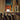 Moderne tafellamp lantaarn wit, houten handvat, sfeerverlichting, interieurdecoratie.