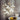 Marmeren hanglampen met gouden details, modern design, sfeerverlichting, luxe interieurdecoratie.