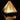 Piramide tafellamp, goudkleurig, modern design, sfeerverlichting, interieurdecoratie.