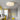 Witte wolkvormige plafondlamp in moderne kinderkamer, plafondverlichting, interieurdecoratie.