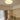 Moderne witte plafondlamp in slaapkamer, golvend ontwerp, energiezuinige verlichting.