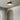 Zwarte plafondlamp met houten detail, moderne woonkamerverlichting, minimalistisch design.