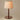 Bruine houten tafellamp met beige stoffen kap, modern design, sfeerverlichting.