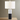 Zwart-witte tafellamp met cilindrische kap, moderne designlamp voor woonkamer.
