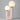 Roze tafellamp met twee ronde glazen bollen, modern design, sfeerverlichting.