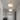 Twee moderne plafondlampen, goud en wit, in minimalistische hal, interieurverlichting.
