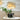 Witte Veli tafellamp met golvende kap, moderne designlamp op ronde tafel, interieurdecoratie.
