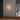 Moderne gouden wandlamp in woonkamer, strakke inrichting, sfeerverlichting, design interieur.