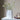 Witte papieren vaas met bloemen, minimalistisch design, decoratie, modern interieur, keramiek look.