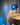 Blauwe tafellamp met glazen kap op witte tafel, moderne interieurdecoratie, sfeerverlichting.