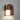 Houten wandlamp met gebogen ontwerp en witte kap, moderne verlichting voor interieur.