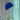 Blauwe glazen tafellamp met chromen standaard, modern design, interieurdecoratie.