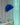 Blauwe glazen tafellamp met chromen standaard, modern design, interieurdecoratie.
