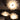 Witte bloemvormige hanglampen, modern design, sfeerverlichting, interieurdecoratie.