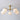 Moderne plafondlamp met vijf witte glazen bollen en messing armatuur, eigentijds design.
