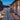 Verlichte moderne patio met tegelvloer, houten tafel en stoelen, sfeervolle buitenverlichting.