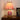 Rood-witte gestreepte tafellamp, circusstijl, op houten dressoir, sfeerverlichting.