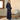 Vrouw in blauwe fleece badjas met witte bies, comfortabele winterkleding, woonkamer.