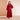 Vrouw in rode fleece badjas met ceintuur, comfortabele dameskleding, wintermode.