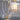 Glazen hanglamp met gouden details en gloeilamp, moderne verlichting, interieurdecoratie.