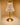Gouden tafellamp met glazen kap, moderne verlichting, decoratieve lamp voor interieur.