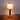 Gouden tafellamp met witte stoffen kap, moderne verlichting voor woonkamer of slaapkamer.