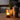 Gouden tafellamp met glazen kap, moderne verlichting, sfeervol interieurdecor, LED-licht.