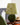 Groene tafellamp met bladmotief kap, moderne decoratieve verlichting, woonkameraccessoire.