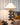 Houten torenlamp met witte kap, moderne design tafellamp, sfeerverlichting woonkamer.